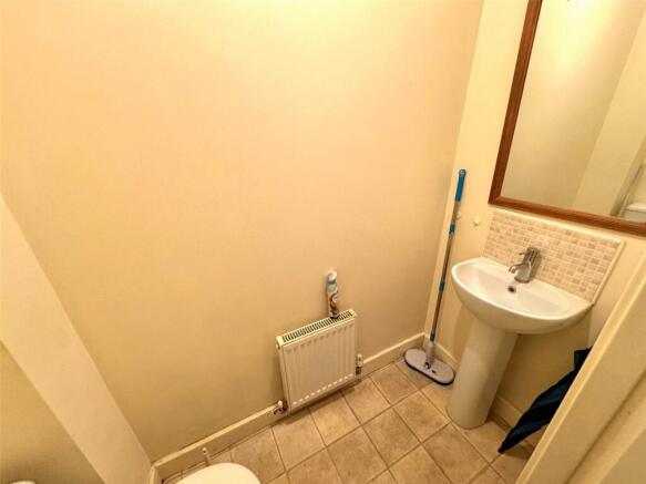 5 bed Town House for sale Image 5