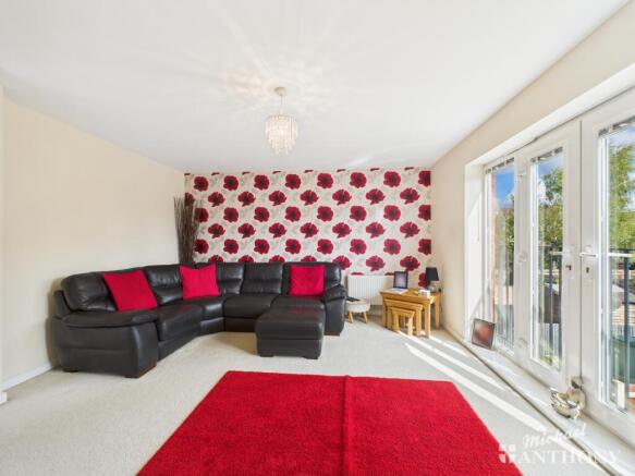 CAM02773G0-PR0352-STILL012