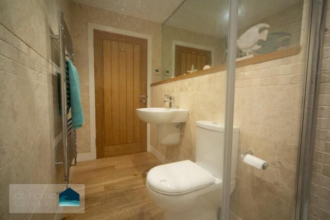 Groundfloor shower