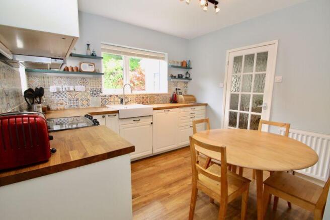 Eat-in kitchen