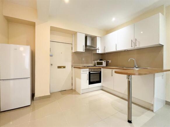 kitchen (1 of 1).jpg