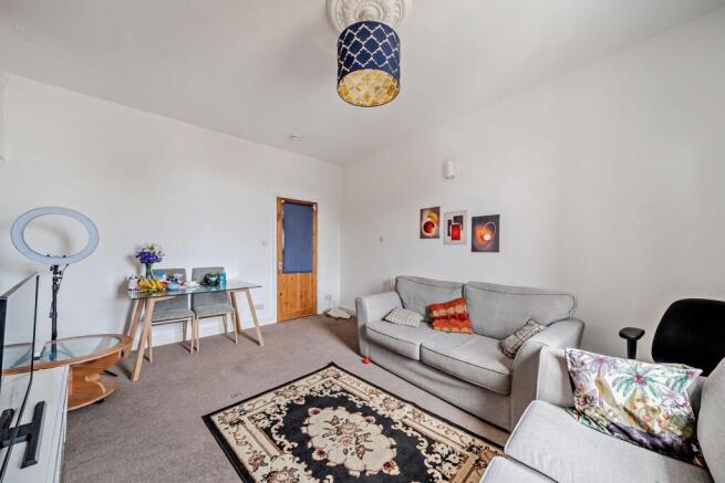 2 bed Flat for sale Image 4