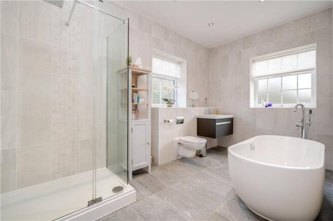 5 bed Link Detached House for sale Image 12