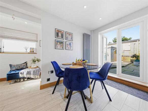 9 Cedar close (6).jpg