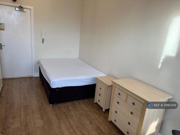 1 bed House Share to rent Image 5