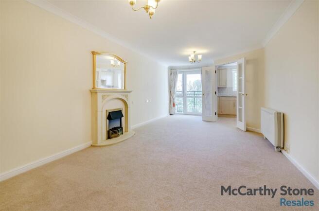8687069-interior01.jpg