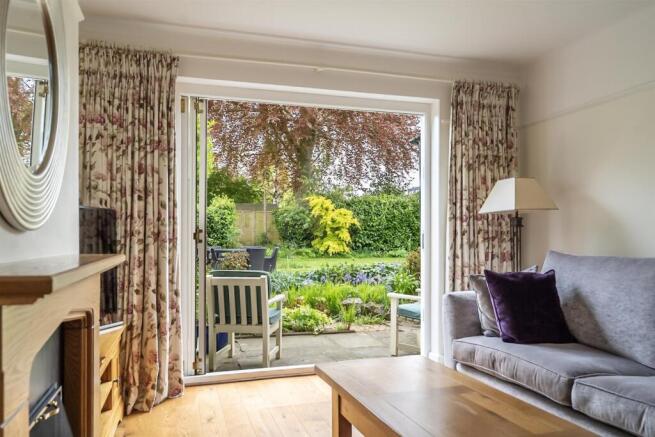 VIEWS ONTO THE GARDEN