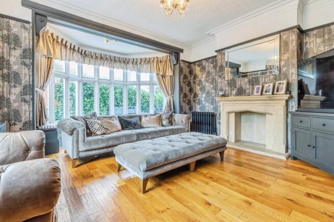 6 bed Detached for sale Image 7