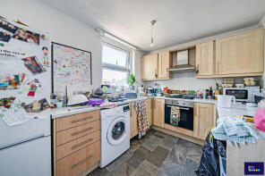 12, Mowatt Close, London N19 3XY
