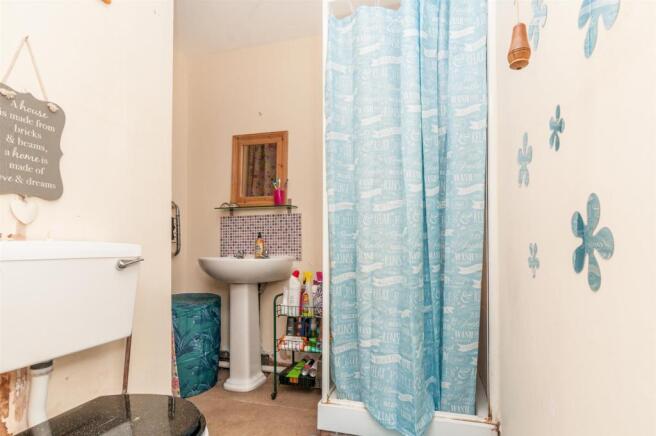 Shower/Cloakroom