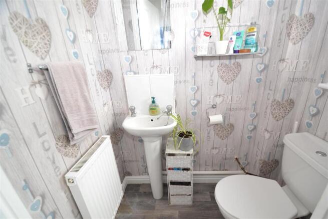 4 bed Semi-Detached for sale Image 11