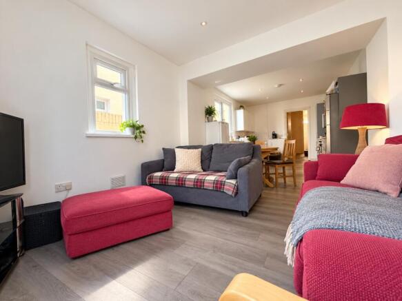 Call 02920 668585 to secure your viewing _6