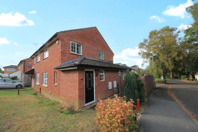 3-bed semi-detached on Medlar Close, Hedge End, SO30, £350,000