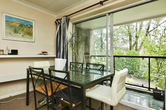 3 bed Flat for sale Image 9