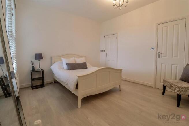 6 bed Semi-Detached for sale Image 11