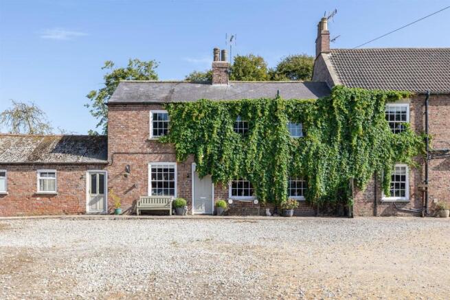 6 bed House for sale Image 11