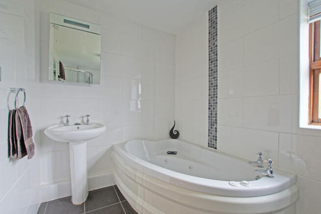 Master Bedroom En...