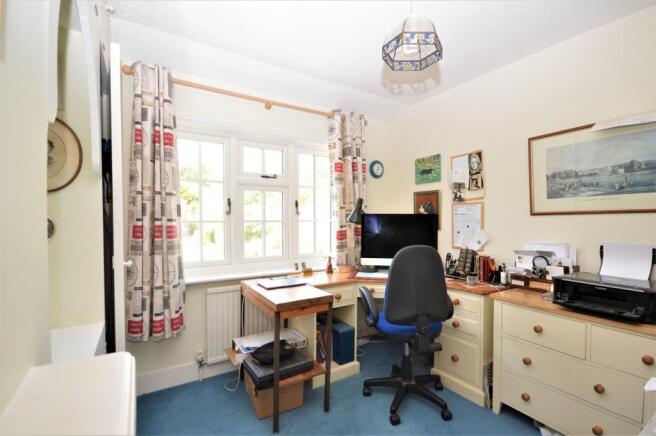 BEDROOM/STUDY