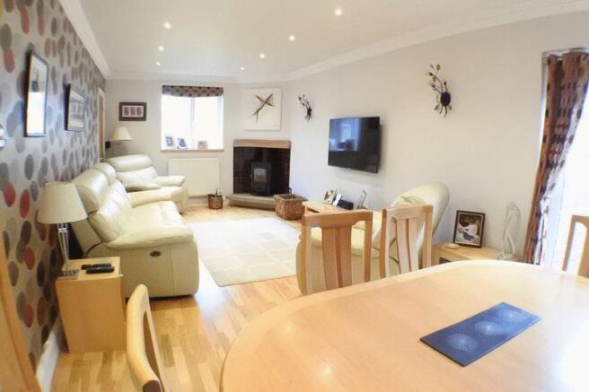 Lounge/Dining ...