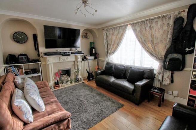 LOUNGE (R)