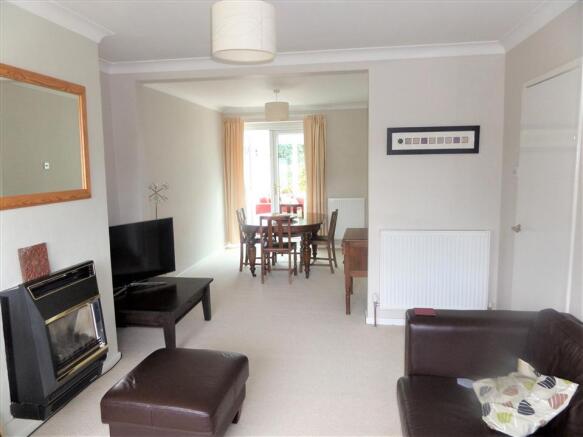 LOUNGE/DINING ROOM