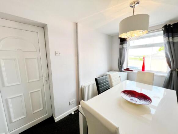 Dining Room pic 2.jpg