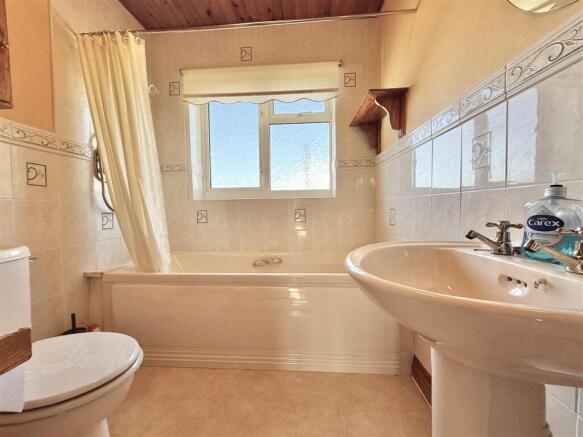 Family Bathroom.jpeg