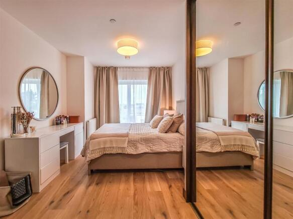 grand double bedroom_.jpg