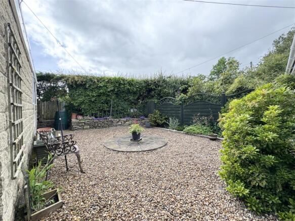 GARDENS, GARAGE & PARKING