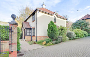 1, Cosne Mews, Harpenden AL5 1DP