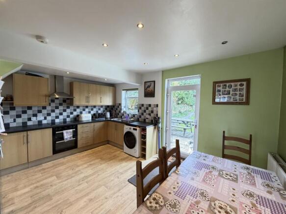 3 bed Semi-Detached for sale Image 4