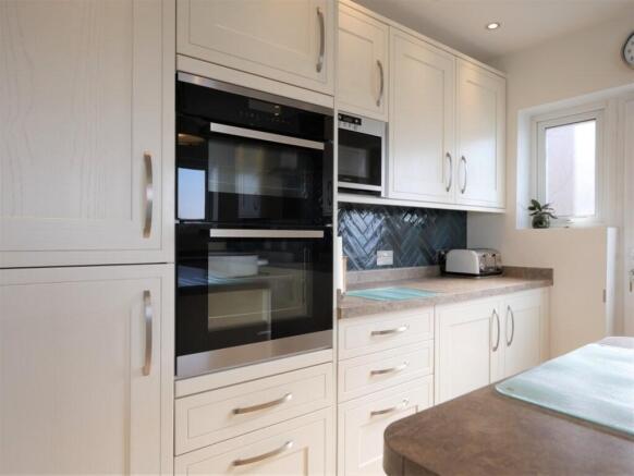 KITCHEN FEATURE1