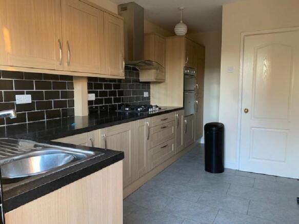 Kitchen / Dining Area
