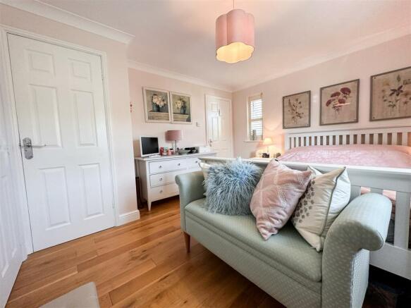 Bed1 en suite .jpg