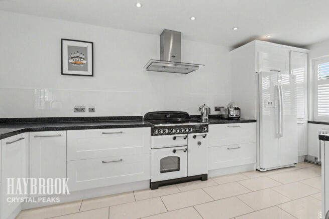 4 bed Detached for sale Image 10