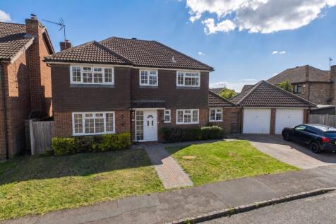 Tottenham Walk, Owlsmoor, Sandhurst, Berkshire, GU47