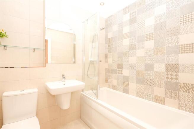 4 bed Detached for sale Image 7