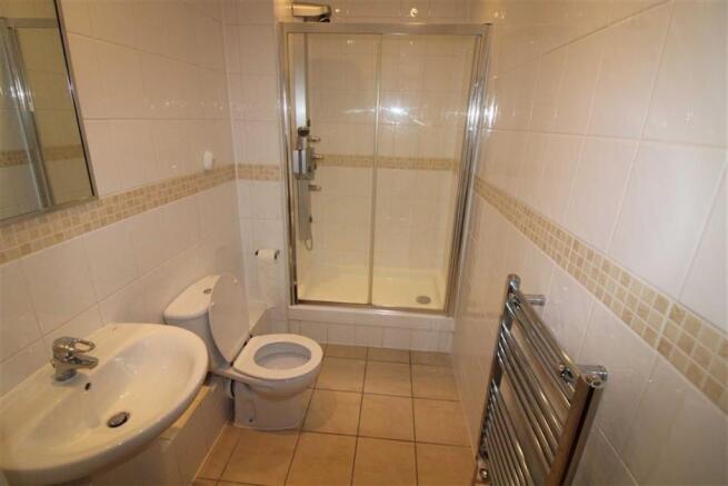 PRINCIPAL SHOWER ROOM