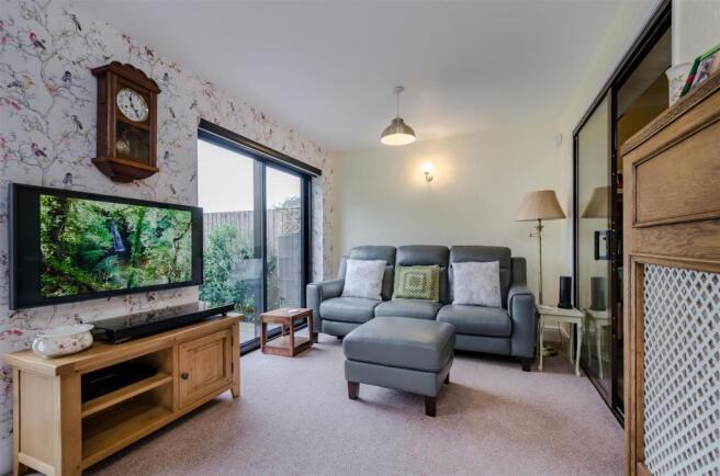 SITTING/DINING ROOM