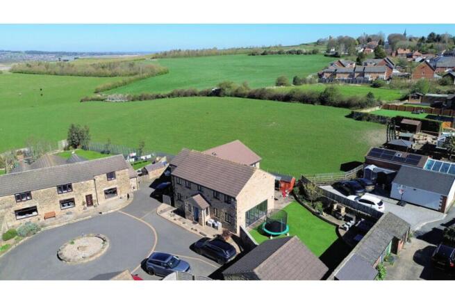 5 bed Detached for sale Image 6