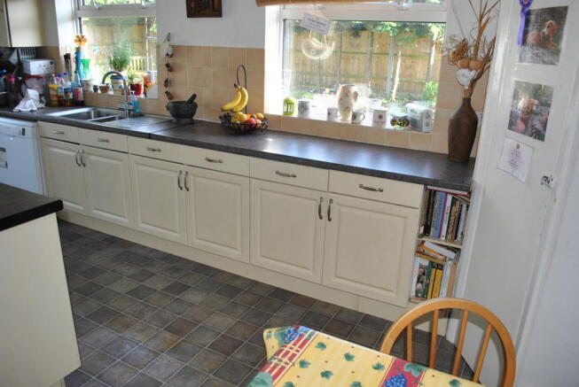 KITCHEN/BREAKFAST ROOM