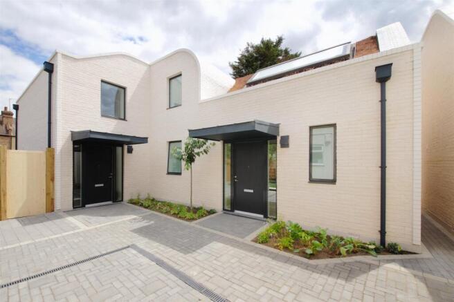 Stark Mews, E17