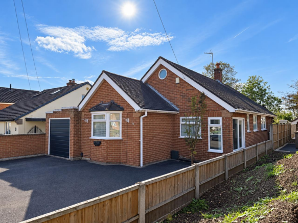 2-bed detached on Rykneld Way, Littleover, Derby, £315,000