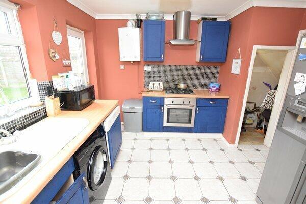 open plan kitchen & dining room