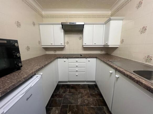 Kitchen 2.jpg