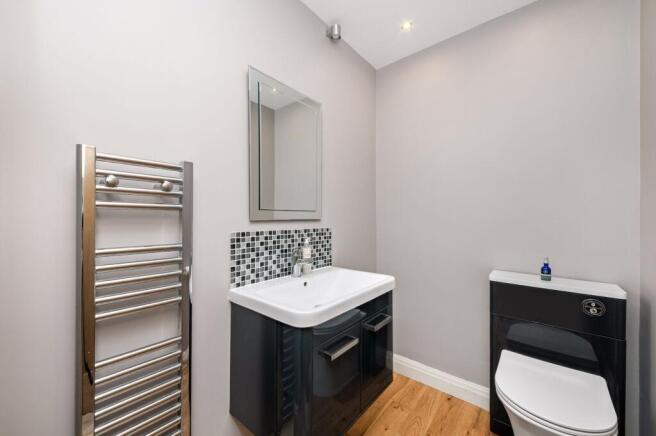 6 bed Detached for sale Image 6