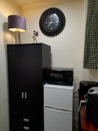 Studio to rent Image 7
