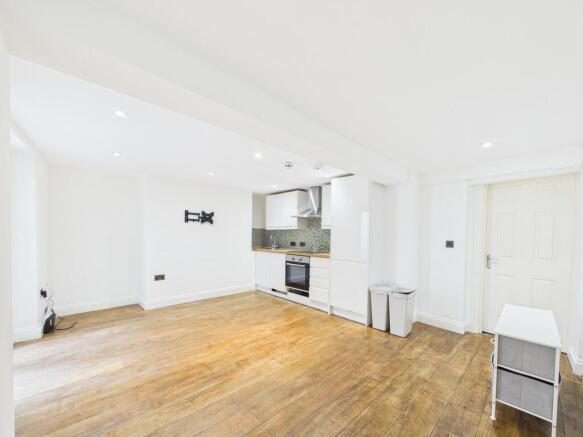 CAM04693G0-PR0099...