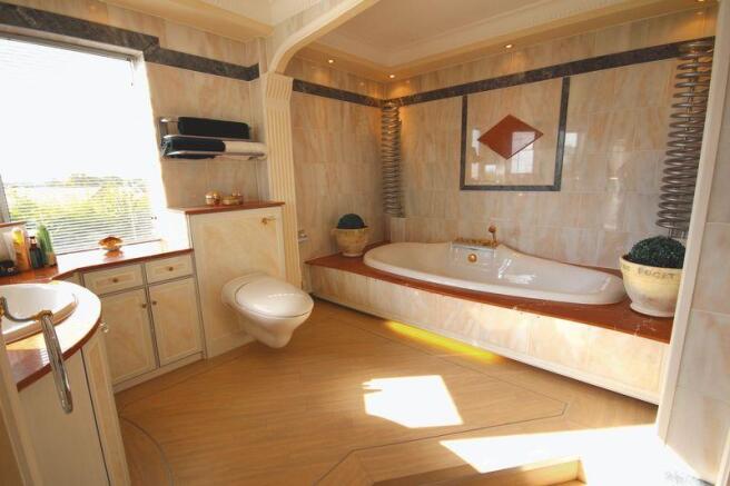 Ensuite to Mas...