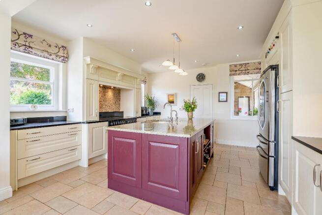 4 bed Detached for sale Image 11